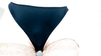 Mysunnyday's hot body is captivating with her fiery rear end and curvy body