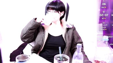 Asian young brunette Choiyuee sensually sucks and jerks off for a hot squirt-asian orgasm