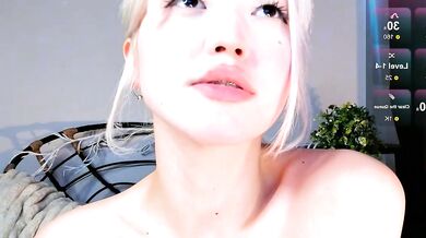 Watch milli_sun_ get down and dirty with her dildo in public & squirt like a pro!