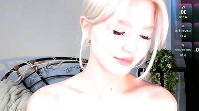 Watch milli_sun_ get down and dirty with her dildo in public & squirt like a pro!