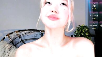 Watch milli_sun_ get down and dirty with her dildo in public & squirt like a pro!