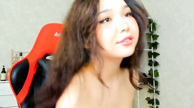 Enjoy Sensuous Moans in HD: Watch the Best Camgirls Get Down and Dirty with You!