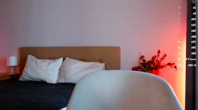 Lumoore's steamy webcam show: a tantalizing rump handjob with a gorgeous babe