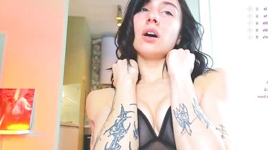 Seductive queen gets her wet hole stretched by Kingkong's BBC