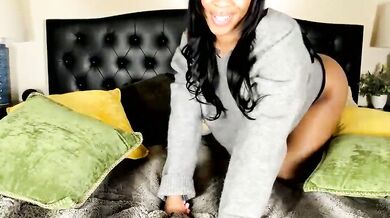 Watch Nicolesolace's tattoos get spanked and dirty with her young ebony ass in a public yoga class