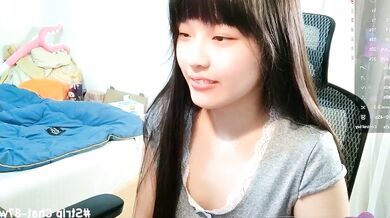 Petite Asian cutie 87wawa gives a public Chinese handjob with her toys