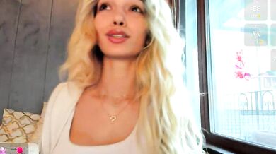 Watch Sassyt33n's naked lines get her off in this broadcast of intense masturbation