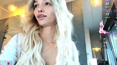 Watch Sassyt33n's naked lines get her off in this broadcast of intense masturbation