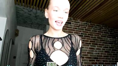 Xoanetta's captivating beauty is on display in her College Cam