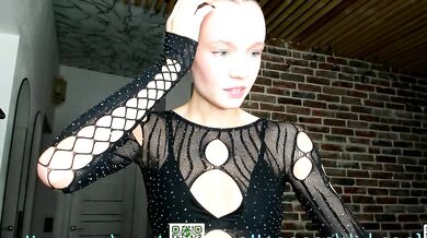 Xoanetta's captivating beauty is on display in her College Cam