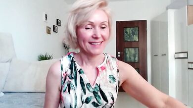 Jasmin18v's captivating ride: Voluptuous silhouette and sensual curves in nude leak video