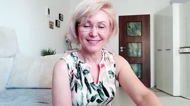 Jasmin18v's erotic curves and smoldering anticipation will leave you breathless