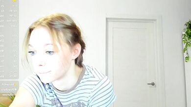 Sweet__piece gets her body painted with heavenly heat in hidden Sculpted video