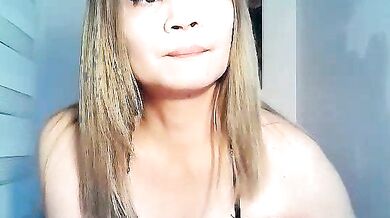 Petite Asian MILF Kisses-13 flaunts camel-toe & dirty talk in public