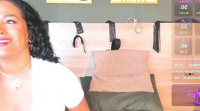 Zaha_Evans gets off on double penetration in black-haired Colombian milf's camel-toe session