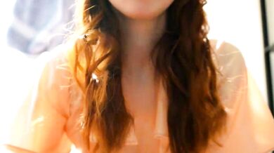 Ellaa91's perfect dÃ©colletage gets recorded and played back in perfect time