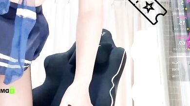 Happy_Kitty's petite Asian face-sitting skills are on display in this hedonistic video