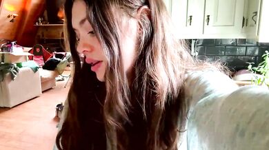 EmersonCane's seductive cam girl Voluptuous booty & fiery hair surrender to hot domination