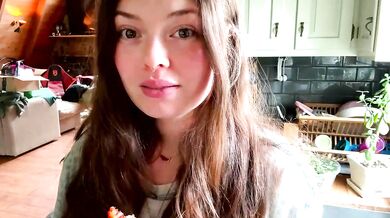 EmersonCane's seductive cam girl Voluptuous booty & fiery hair surrender to hot domination