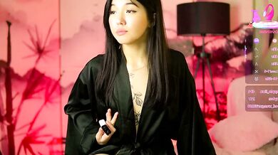 Lin_kun's mesmerizing cam show will make you want to cum