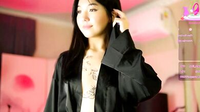 Lin_kun's mesmerizing cam show will make you want to cum