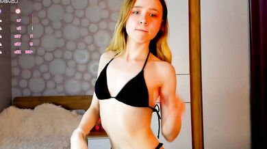 Edytfisk's mesmerizing captivating enchantress - Webcam babe with the hottest curves and the most seductive moves!