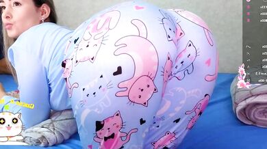 Kimmie_ seduces with her naked body in wild desires video