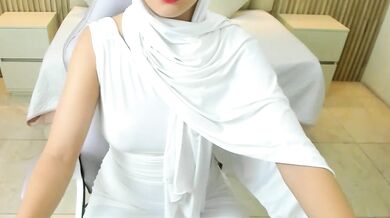 Naughty Nahid_burhan strips and teases in front of cam in hot arab striptease