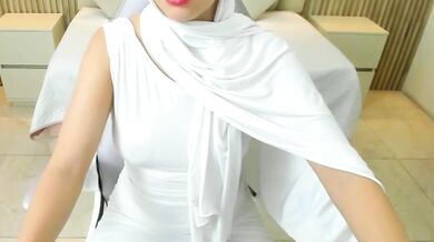 Naughty Nahid_burhan strips and teases in front of cam in hot arab striptease