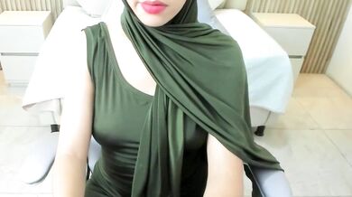 Naughty Nahid_burhan strips and teases in front of cam in hot arab striptease