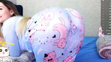 Kimmie_'s stunning frame and hot parts will make you want to cum!