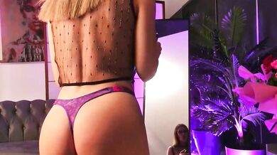 OliviaHawn flaunts her cheap- privates & heels in hot shower cam video