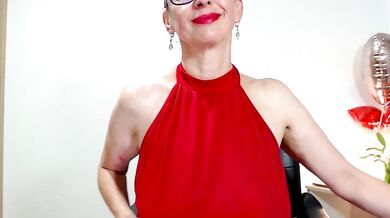 Watch Pattymaturex deepthroat & fist her latin MILF pussy in public!