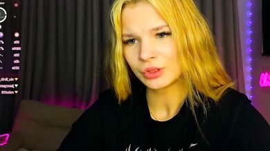 Lovely_Babyy, the Cam Slut, Vibrates with Elegant Siren's Erotic Desires