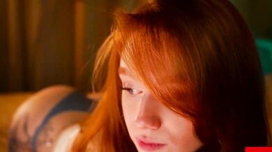 Watch Lizzy Blaze's seductive body in a hot video with a twist