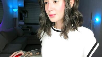 Lonely_lolly98: Mesmerizing temptress captures herself on webcam