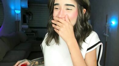 Lonely_lolly98: Mesmerizing temptress captures herself on webcam