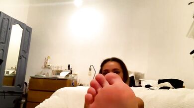 Watch Mimi Monroe's hot live cam show - a sensual and sensuous session!