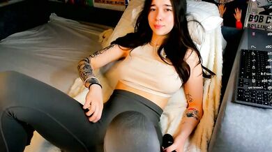 Watch Elegant postureshort Stunning glutey slut in action