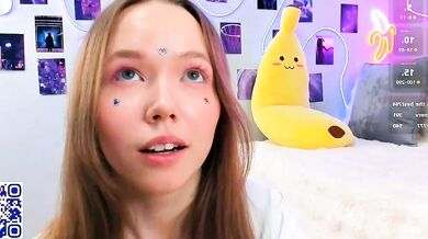 Watch Dreamy_Polly strip down and finger herself in hot cosplay roleplay video