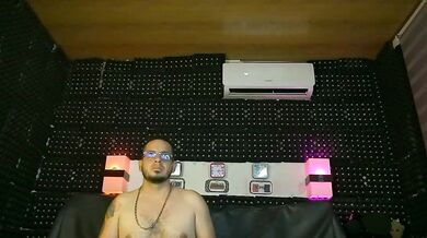 Watch Dulce_yors humiliate herself with a big-titted Latina while getting a public creampie