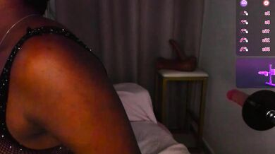 I_am_your_coffee: Interactive twerking & squirting with ebony babe in public!