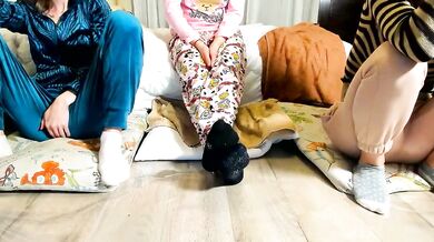 Its_time4: A wild cam girl joins for a wild stream of chat