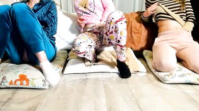 Its_time4: A wild cam girl joins for a wild stream of chat