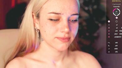 Mia_milagros - Sexy girl gets off on masturbating in online cam show