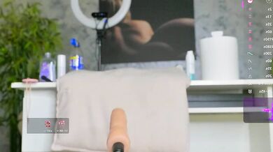 Luscious Luscious Lecks tease and surrender to Ravishing Derriere