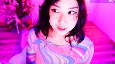 Reibelletv seduces you with her stunning curves & sensual moves on camera