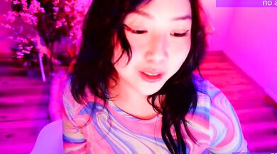 Reibelletv seduces you with her stunning curves & sensual moves on camera