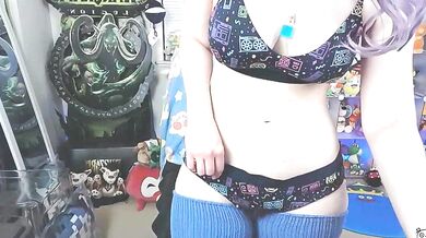 Erotic Cam Slut Moans While Getting Her Asshole Pounded in 8bit Deviants Video