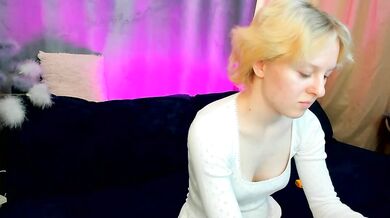 Watch Nicole_hiness's stunning tits and moans in this hot video